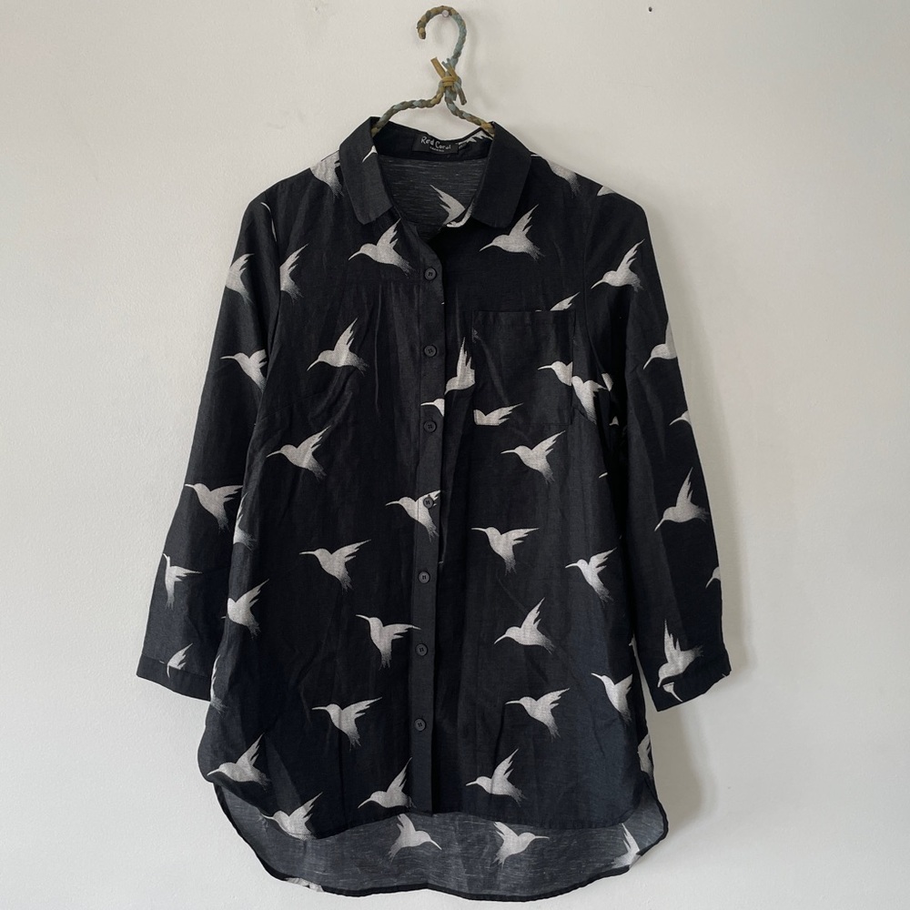 Women’s Red Coral Linen Blend Black Bird Print Button-Up A-line Blouse Small